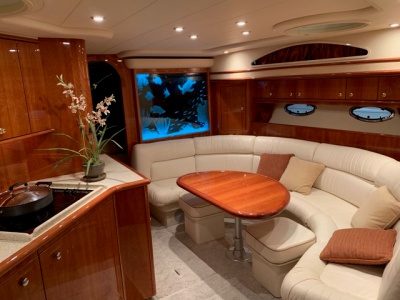 NYC rental boat Yacht 59 salon